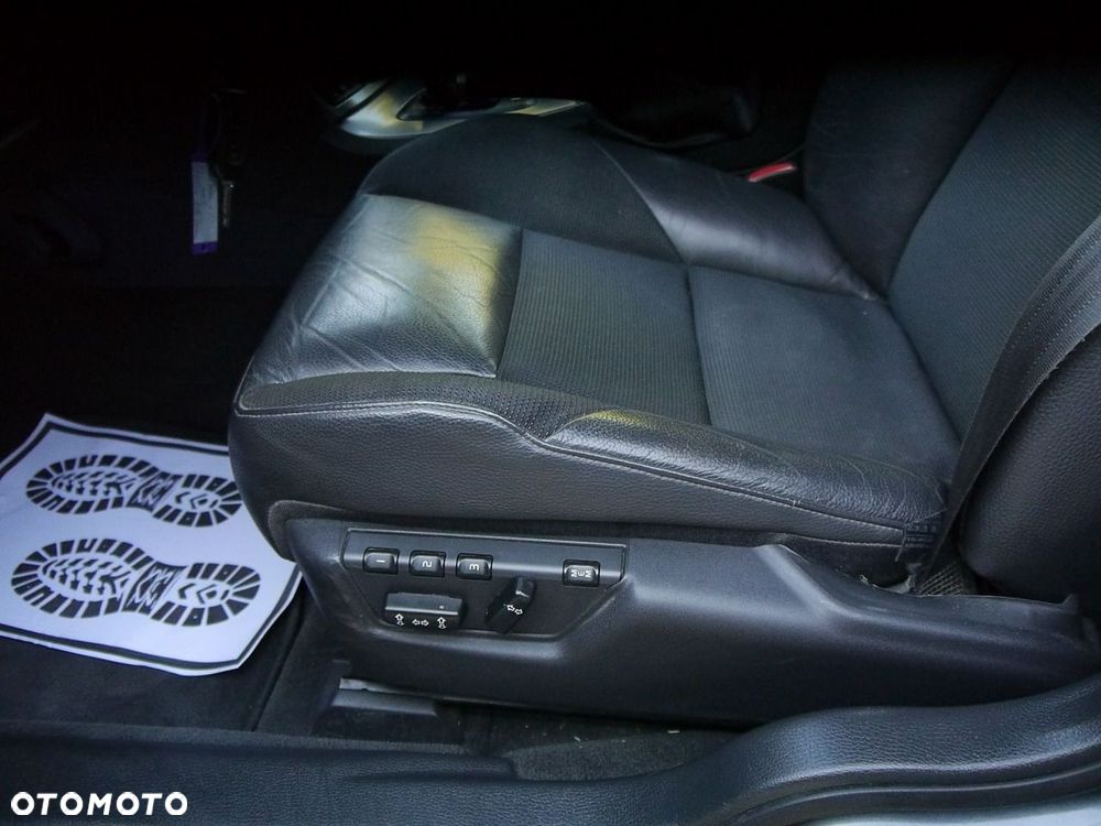Volvo V70 2.5T AWD Momentum - 29
