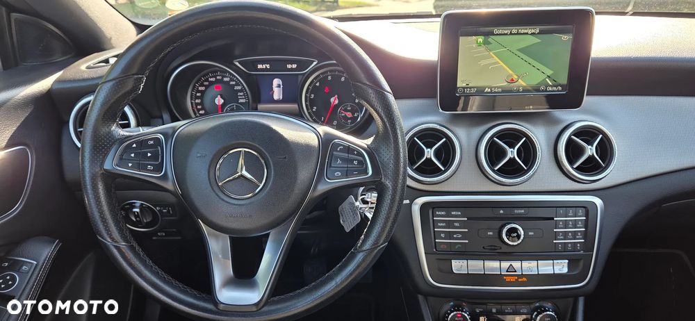 Mercedes-Benz CLA 200 Peak Edition - 11