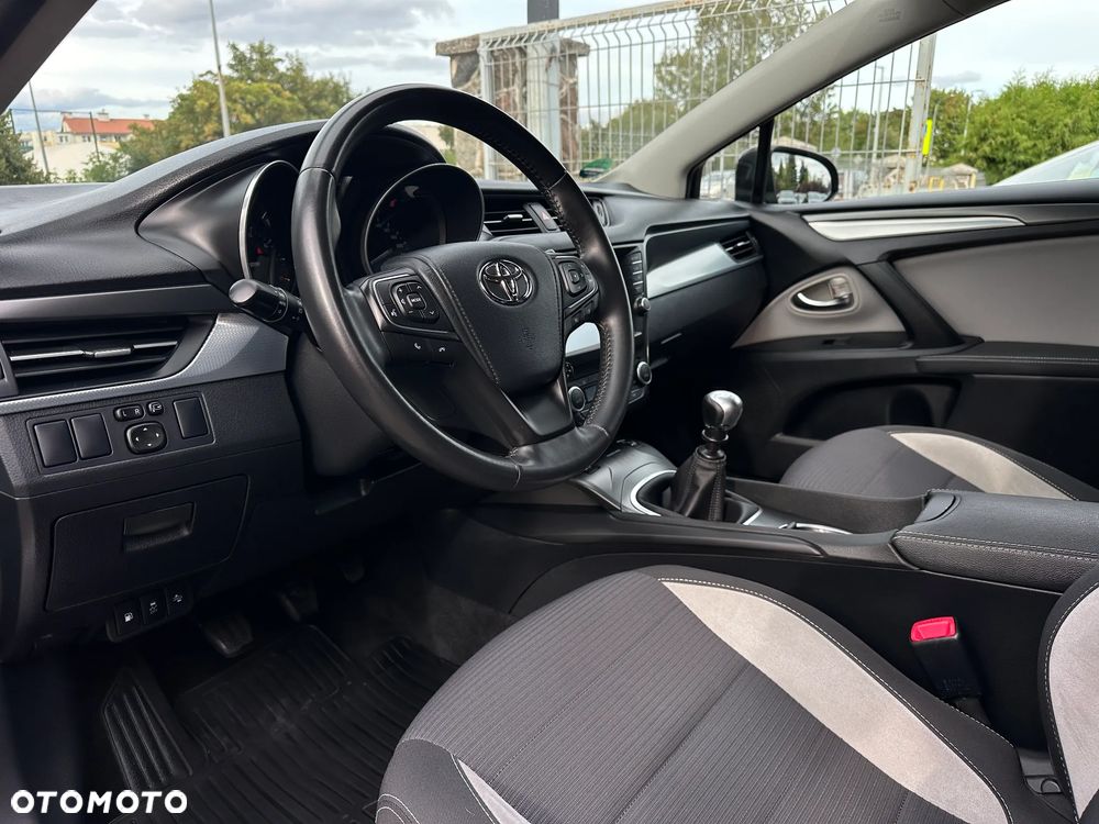 Toyota Avensis Touring Sports 1.8 Team Deutschland - 8