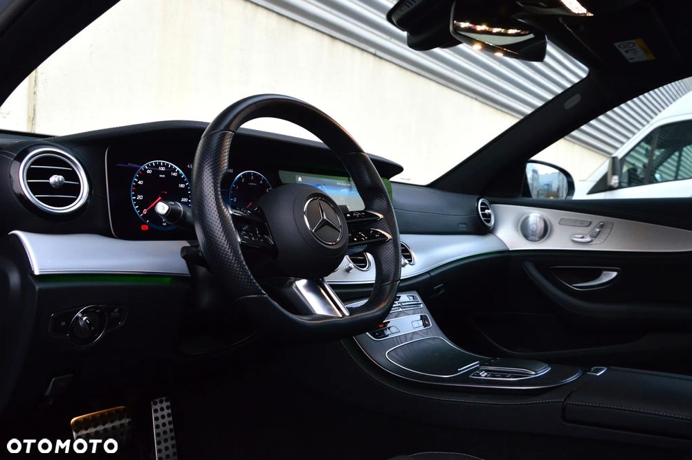 Mercedes-Benz Klasa E 300 de AMG - 13