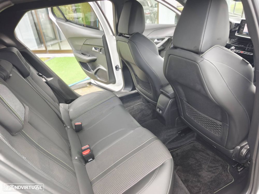 Peugeot e-2008 50 kWh GT - 11