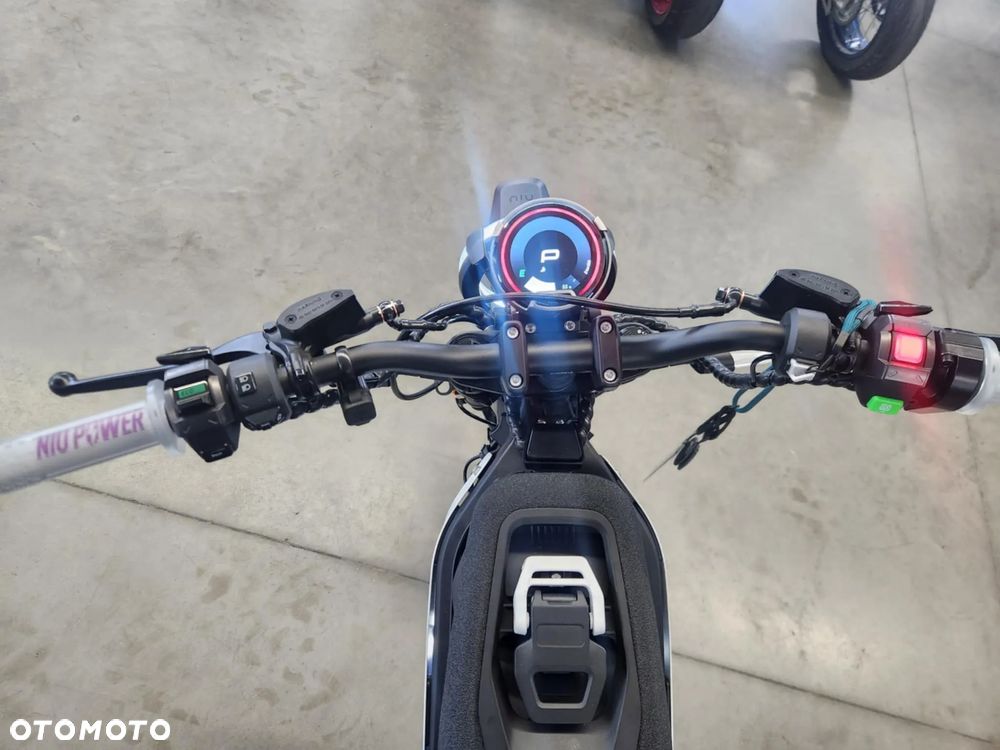 Niu U - 8