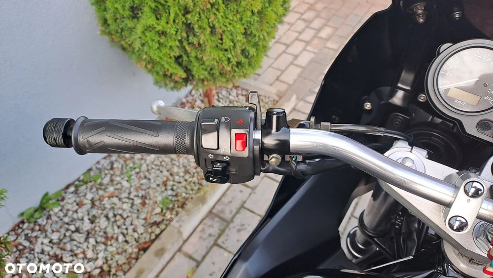 Yamaha FZS - 25
