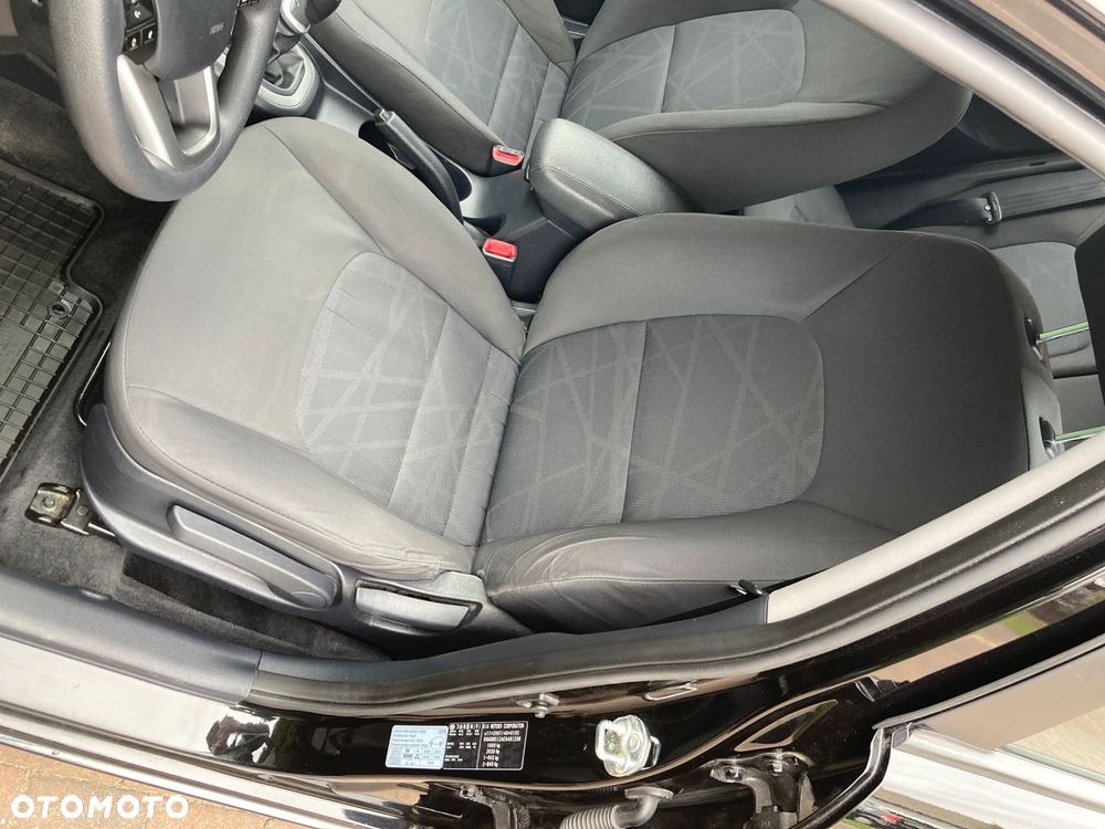 Kia Rio 1.4 L - 10