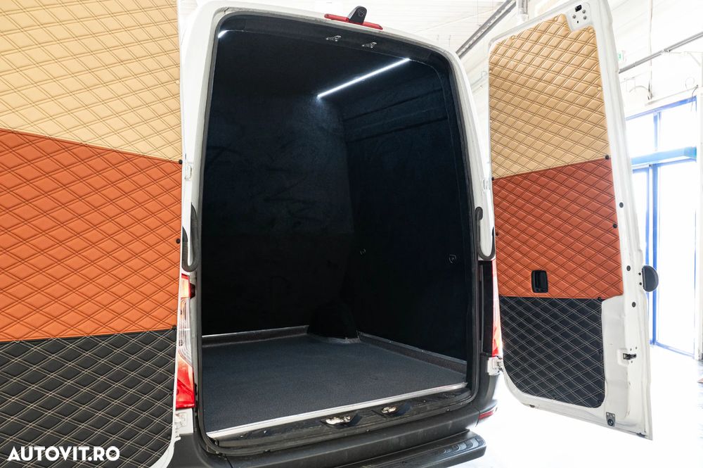 Mercedes-Benz Sprinter Long Custom - 28