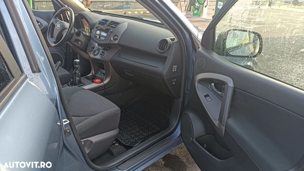 Toyota RAV4 - 9