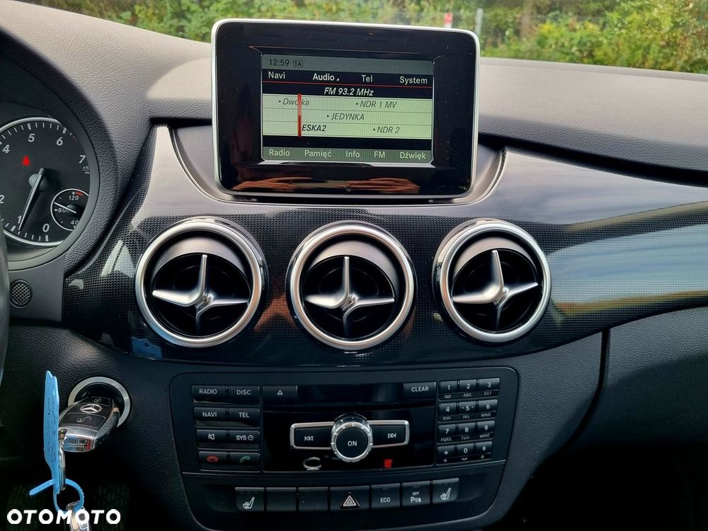 Mercedes-Benz Klasa B 180 Edition - 15