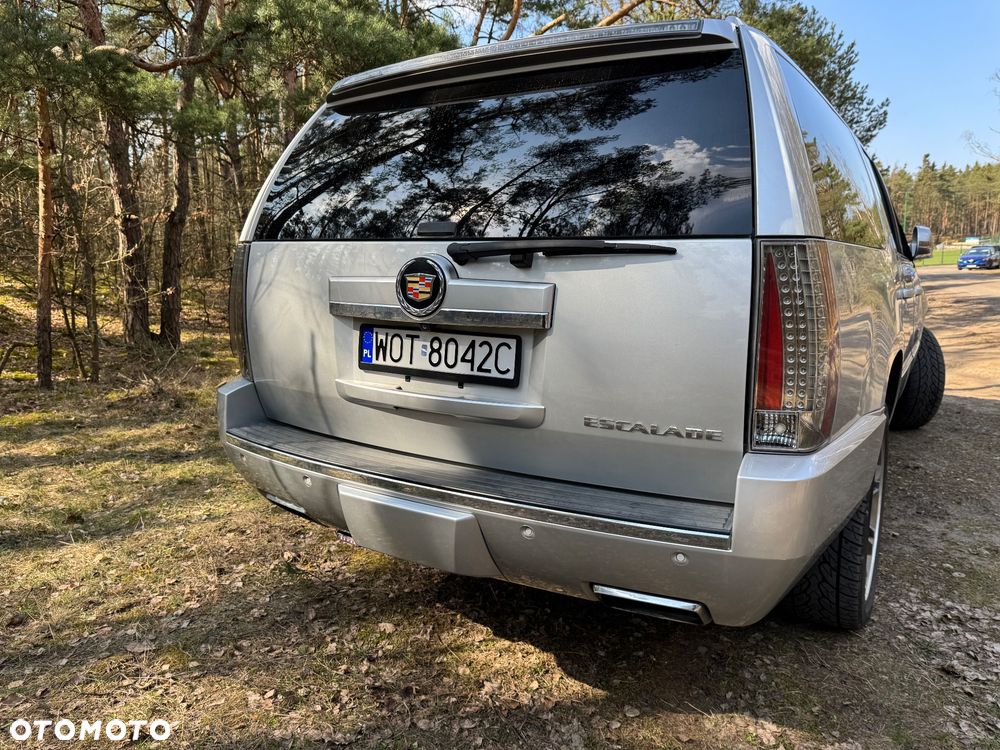 Cadillac Escalade - 8