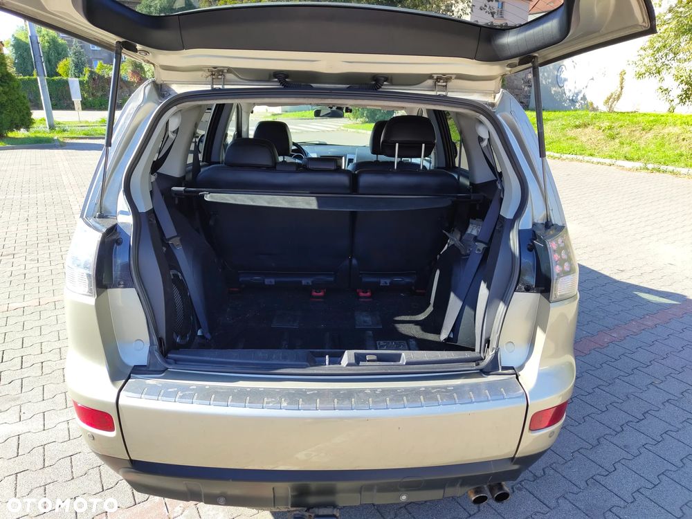 Mitsubishi Outlander 2.0 DID Instyle NAVI - 15