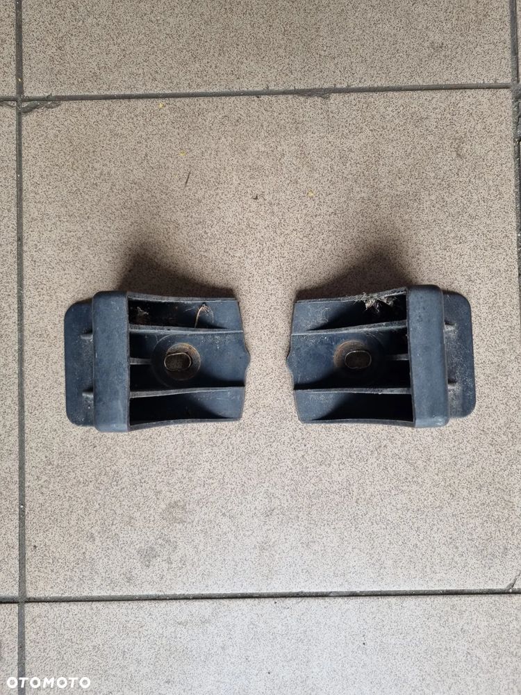 WSPORNIKI ŚLIZGI TYLNEJ KLAPY TRAFIC VIVARO PRIMASTAR  01-14r.