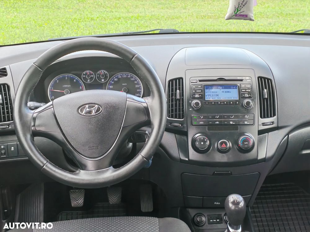 Hyundai i30 1.6 CRDi UEFA EURO 2012 Edition - 11