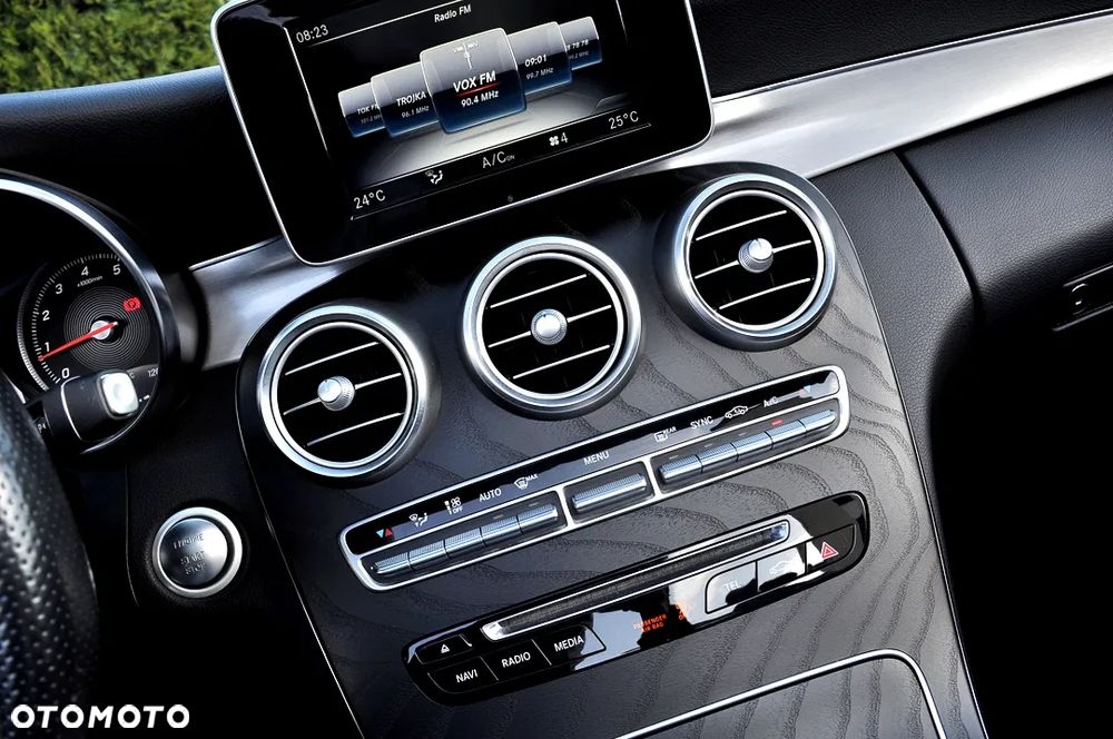 Mercedes-Benz Klasa C 180 Kabriolet 9G-Tronic - 31