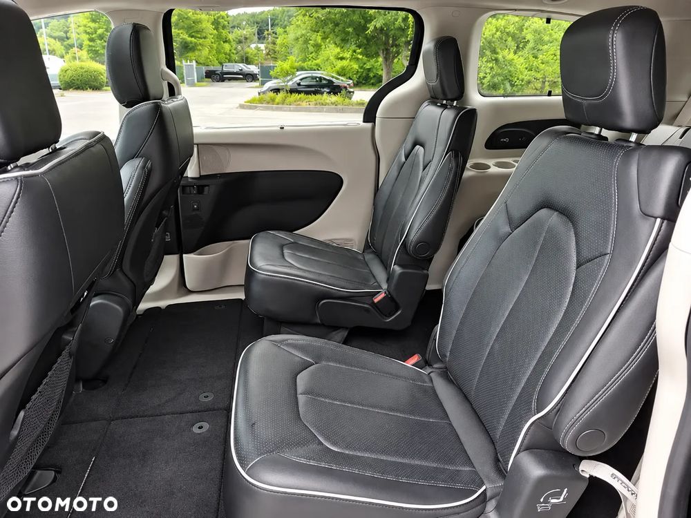 Chrysler Pacifica - 10