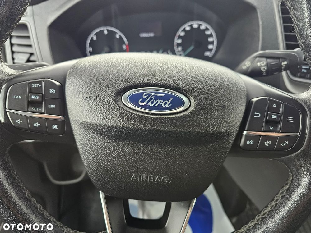 Ford Custom - 17