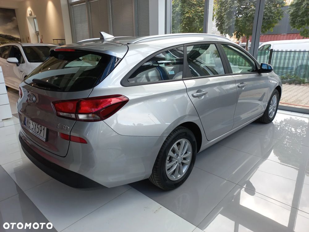 Hyundai i30 1.5 DPI Classic + - 10