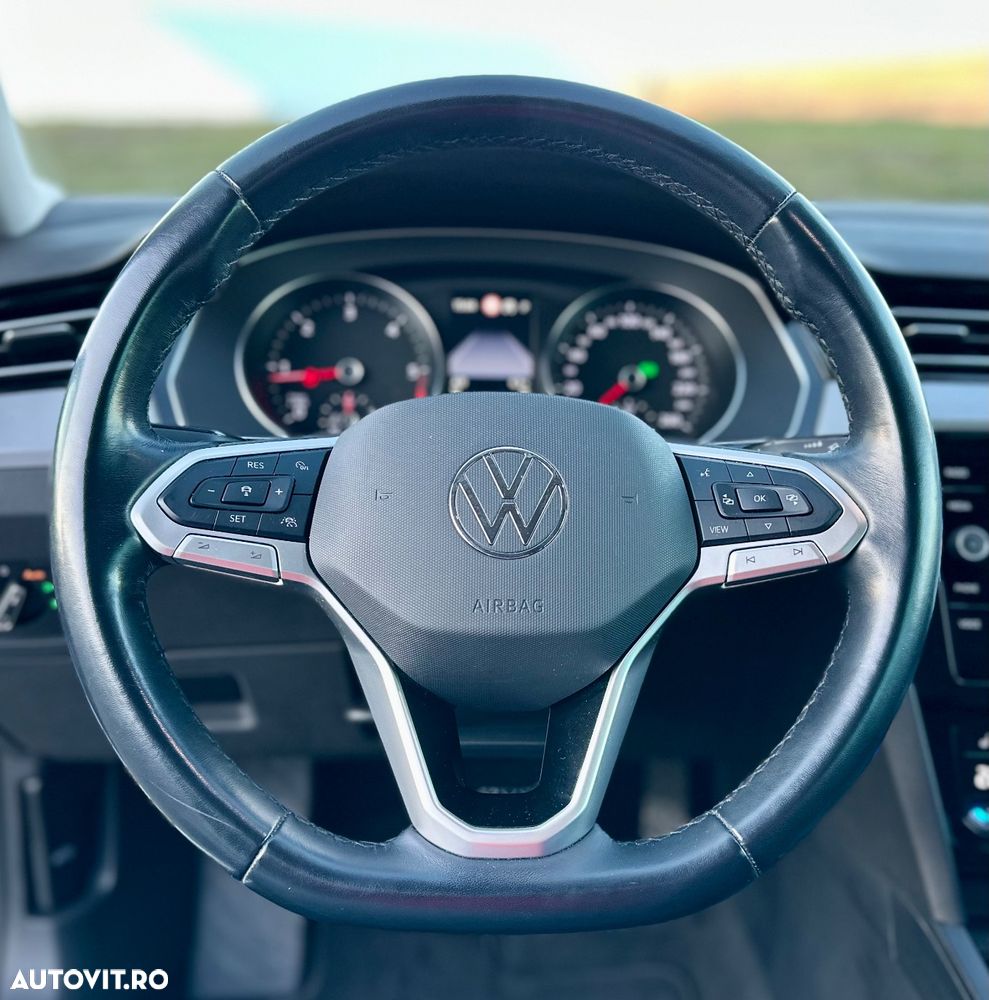 Volkswagen Passat Variant 2.0 TDI SCR DSG Elegance - 18