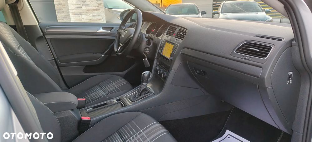 Volkswagen Golf 1.6 TDI BlueMotion Technology DSG Lounge - 26