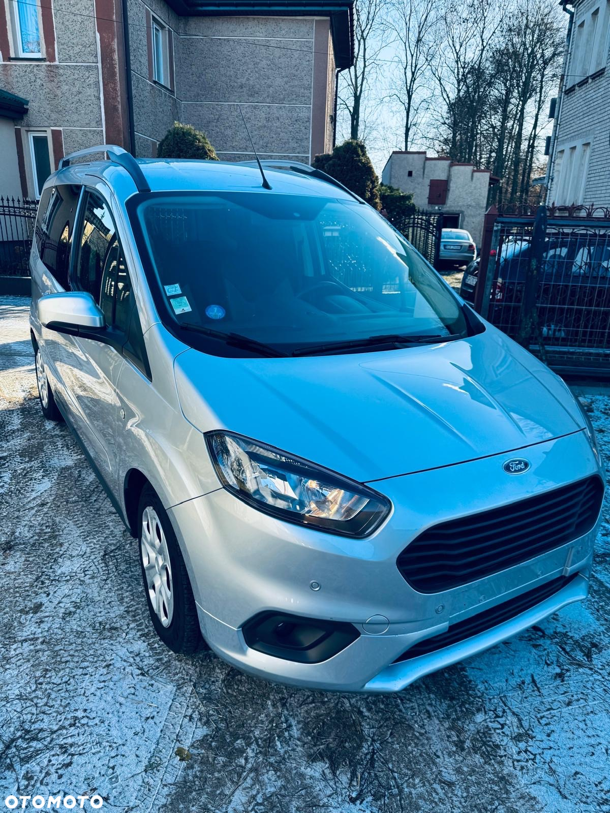 Ford Tourneo Courier 1.0 EcoBoost S&S Ambiente - 8