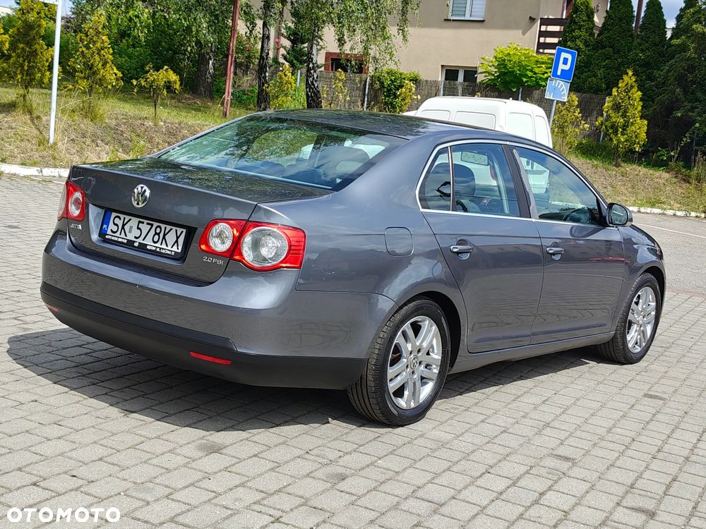 Volkswagen Jetta 2.0 FSI Comfortline - 11
