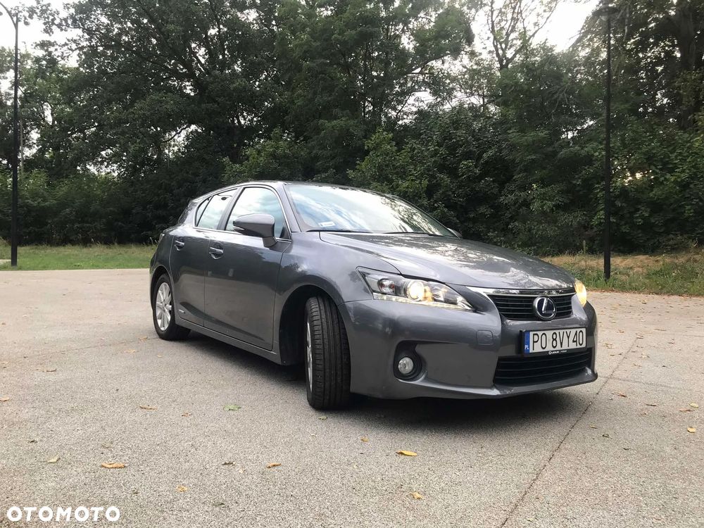 Lexus CT - 7