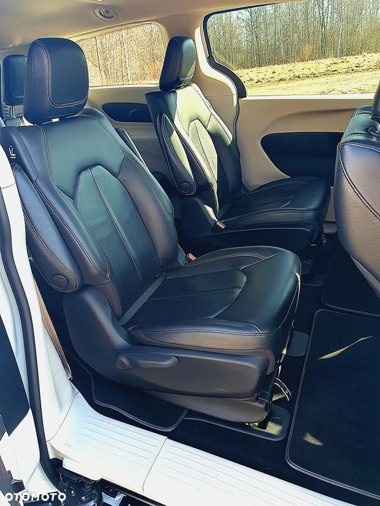 Chrysler Pacifica - 19