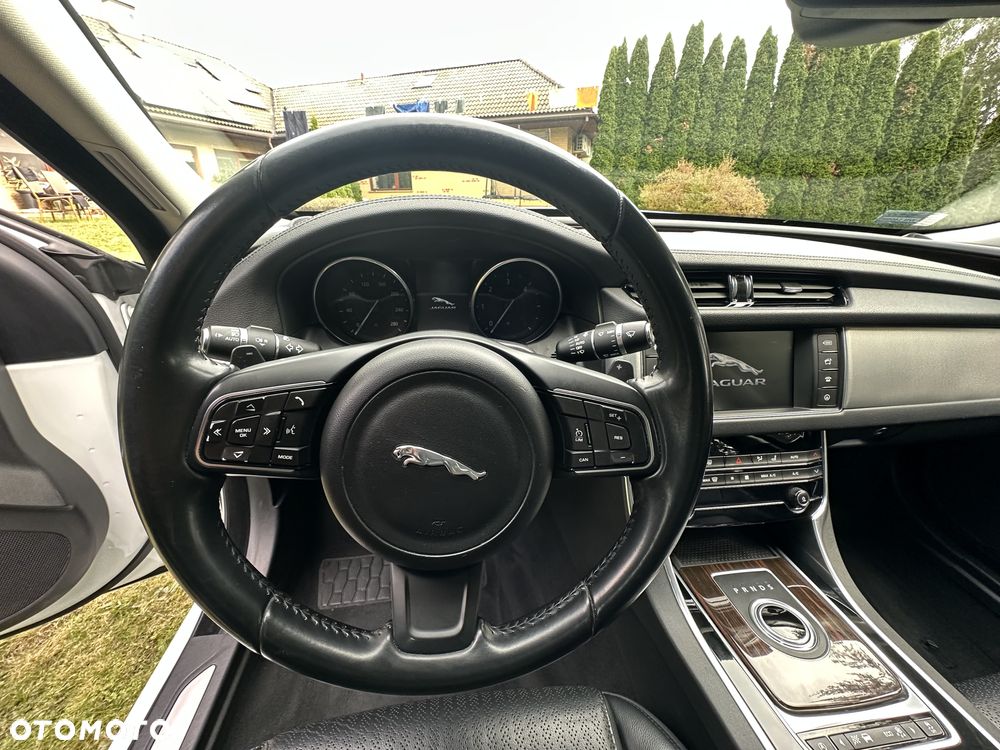 Jaguar XF 2.0 i4D AWD Prestige - 9