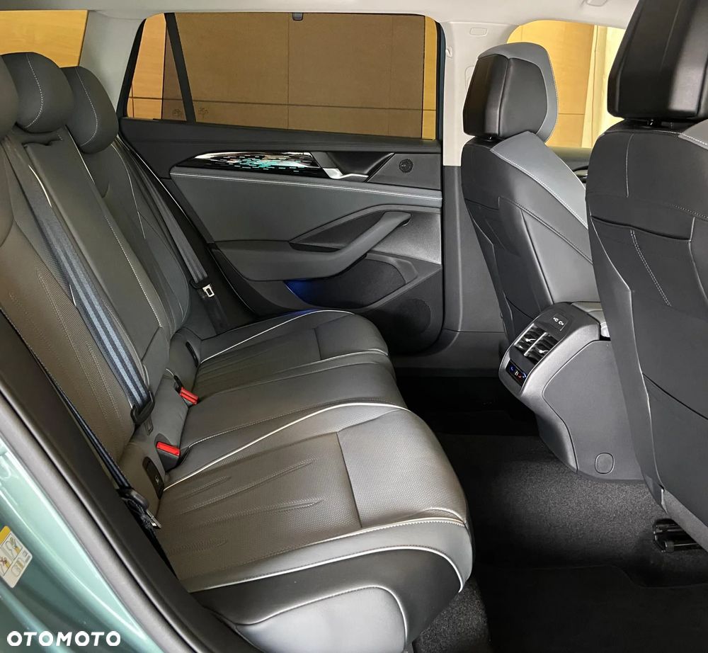 Volkswagen Passat 2.0 TDI SCR 4Mot Elegance DSG - 15