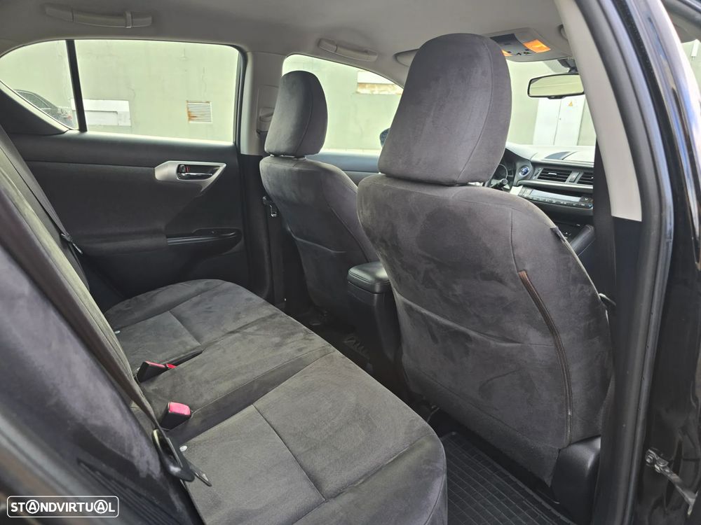 Lexus CT 200h - 17