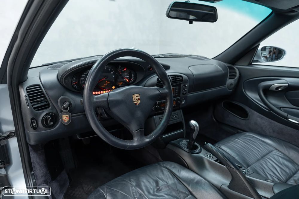 Porsche 911 (996) Carrera 4 Coupé - 16