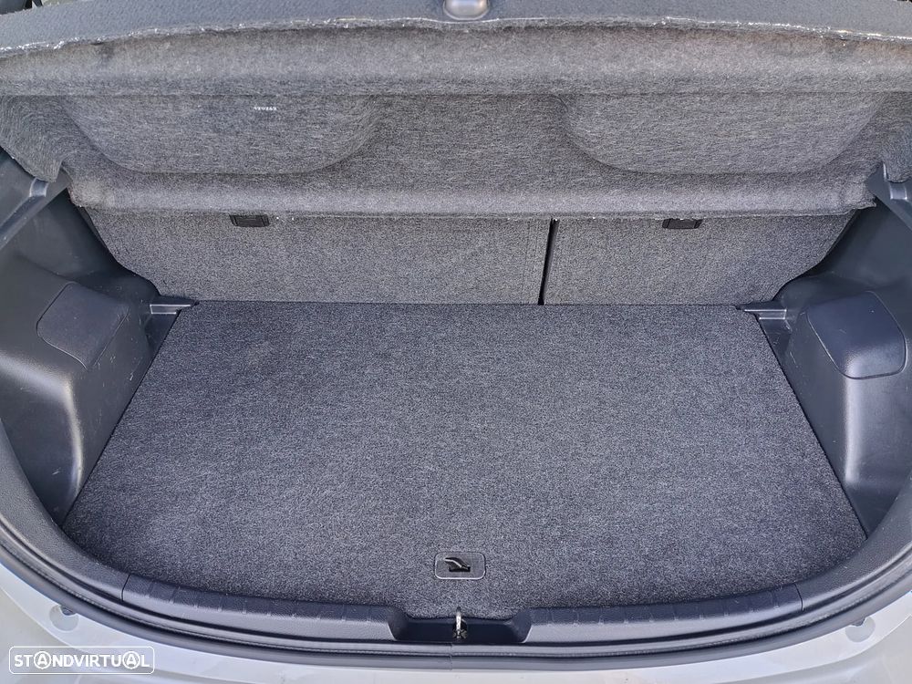 Toyota Yaris 1.5 HSD Comfort +P.Style+P.Techno — fotografia 28
