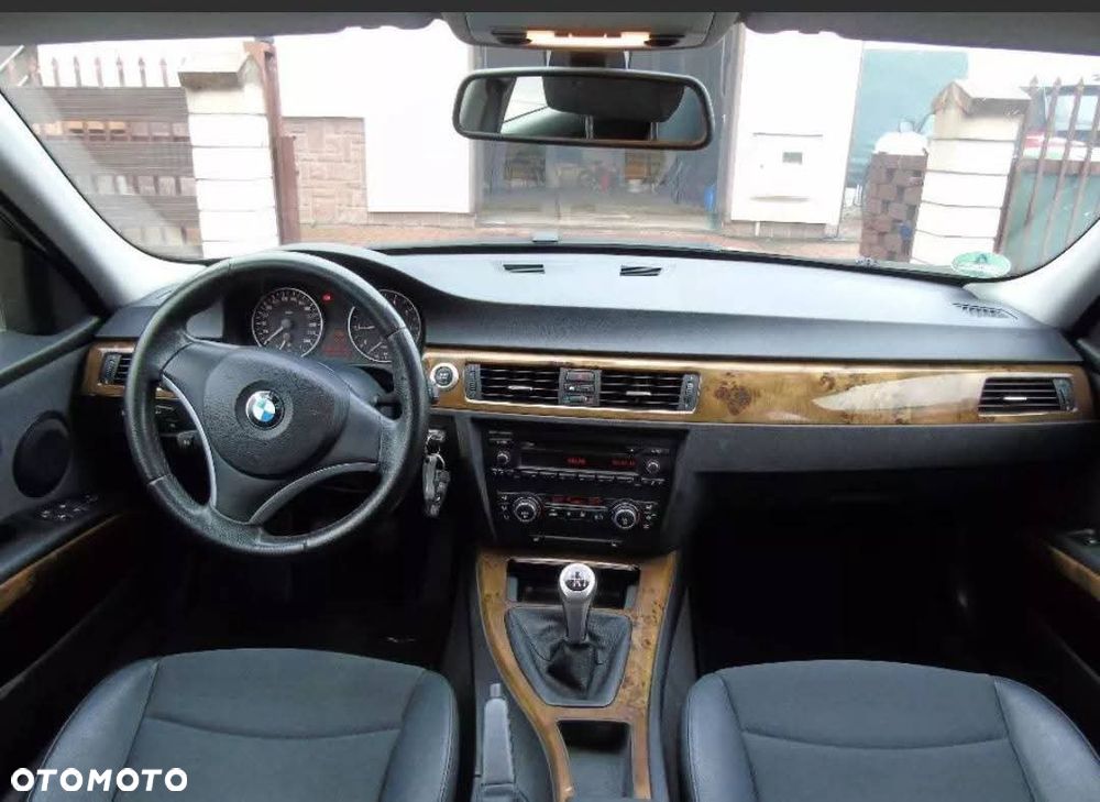 BMW Seria 3 318i - 3