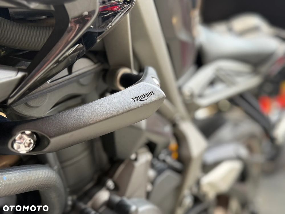 Triumph Street Triple - 11