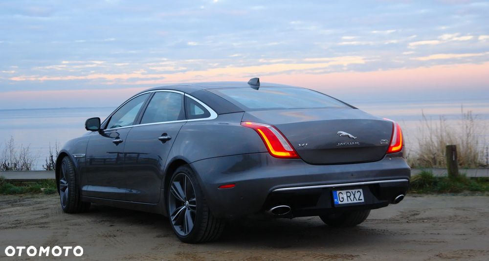 Jaguar XJ 3.0 T AWD LWB Premium Luxury - 10