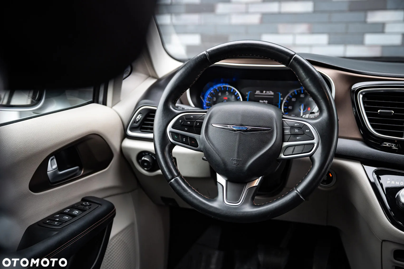 Chrysler Pacifica - 16