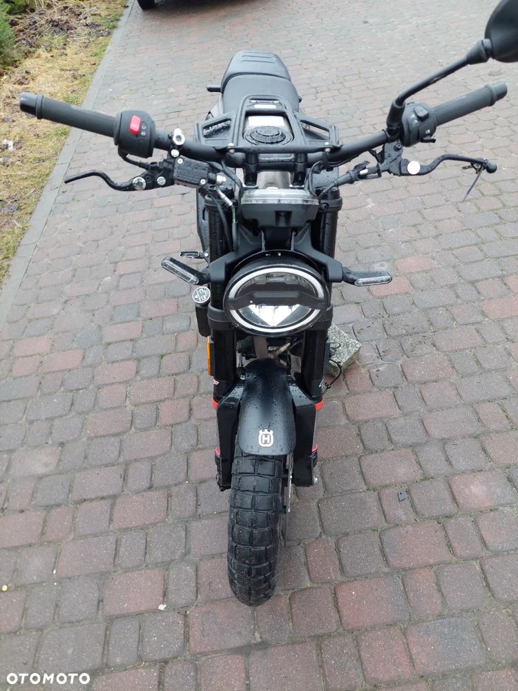 Husqvarna Svartpilen - 8