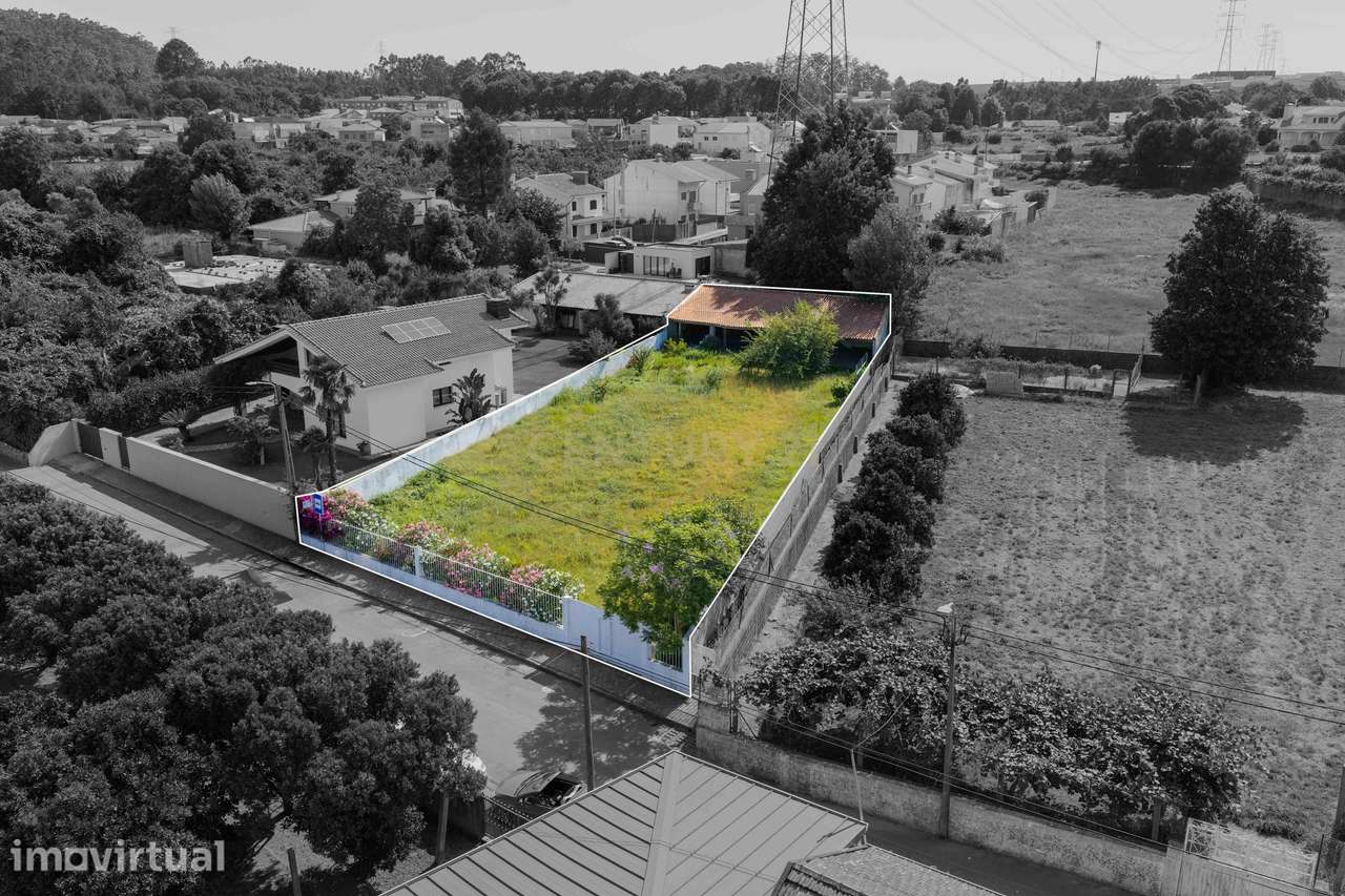 Terreno para construção já vedado em 4 frentes - Grande imagem: 2/17
