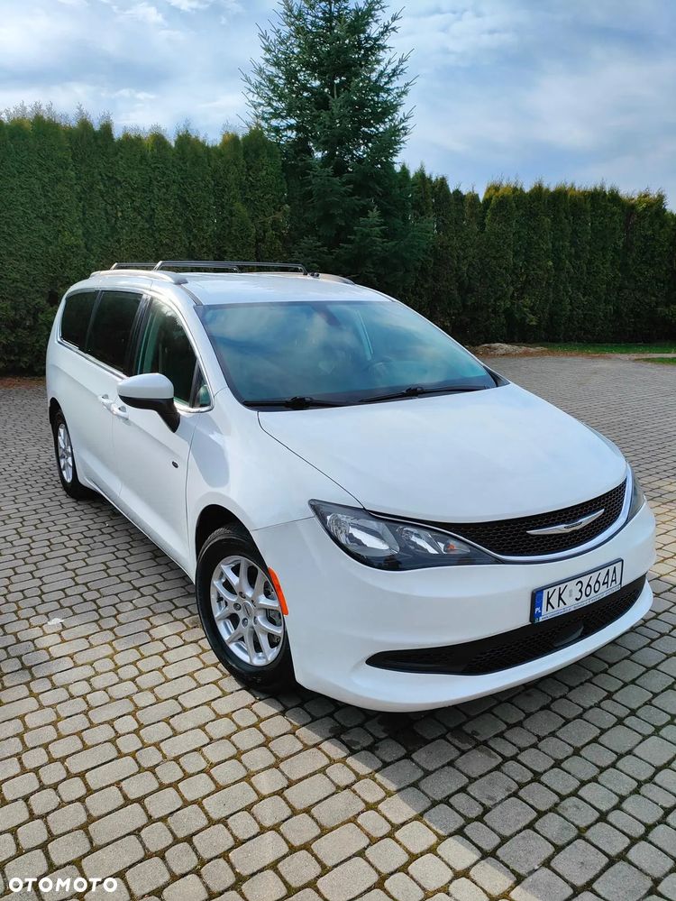 Chrysler Pacifica - 8