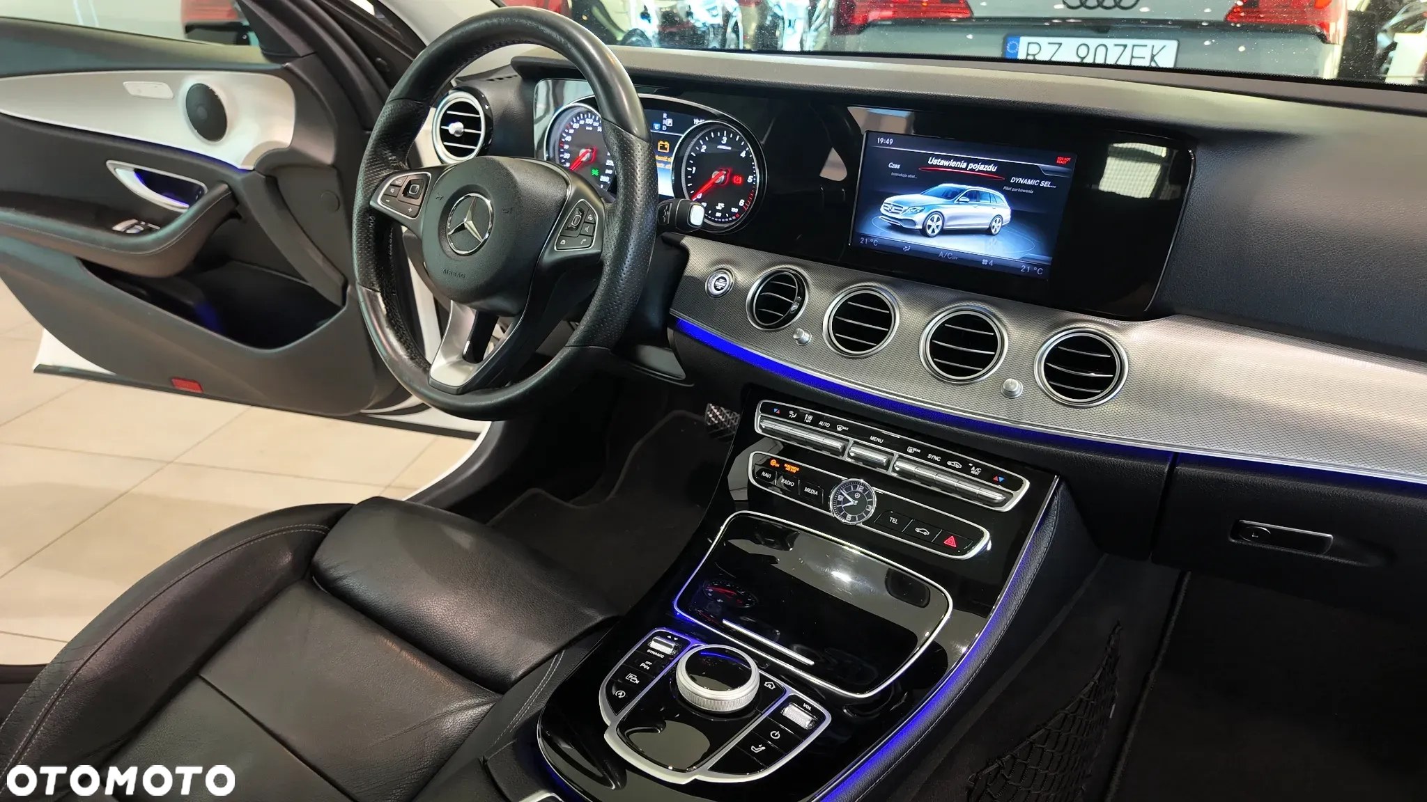 Mercedes-Benz Klasa E 220 d 4Matic T 9G-TRONIC Exclusive - 37