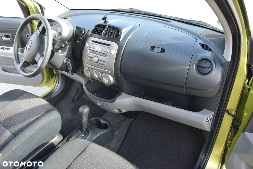 Daihatsu Sirion - 31