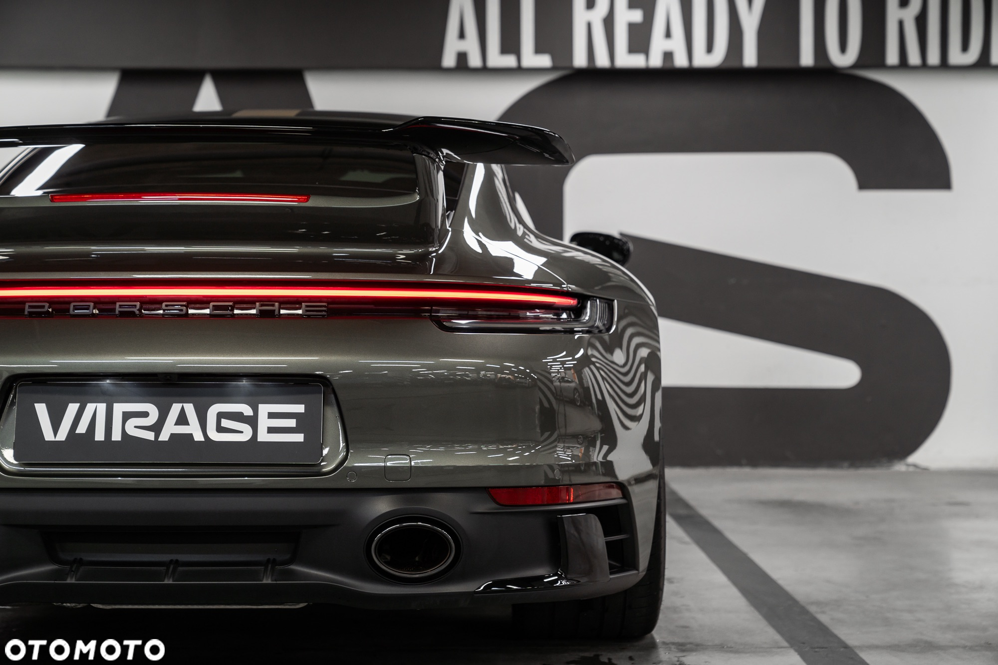 Porsche 911 Carrera 4 GTS - 18