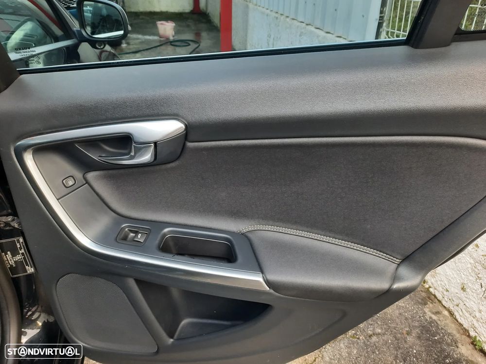 Volvo V60 1.6 D2 Drive R-Design Start/Stop - 44