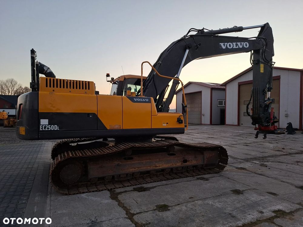 Volvo EC250DL ROTOTILT ze szczypcami / Niwelacja / - 10