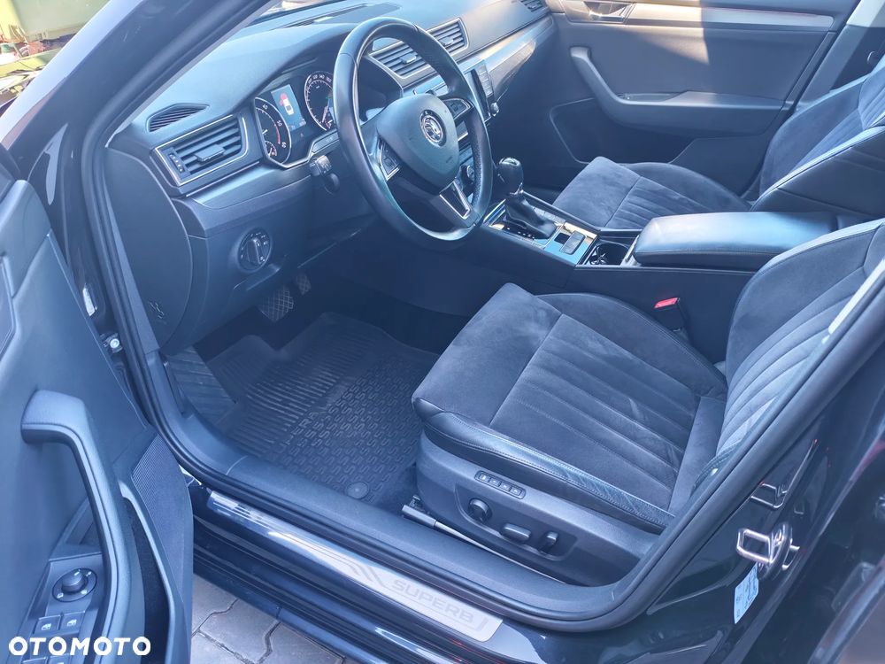 Skoda Superb 2.0 TDI DSG Premium Edition - 9