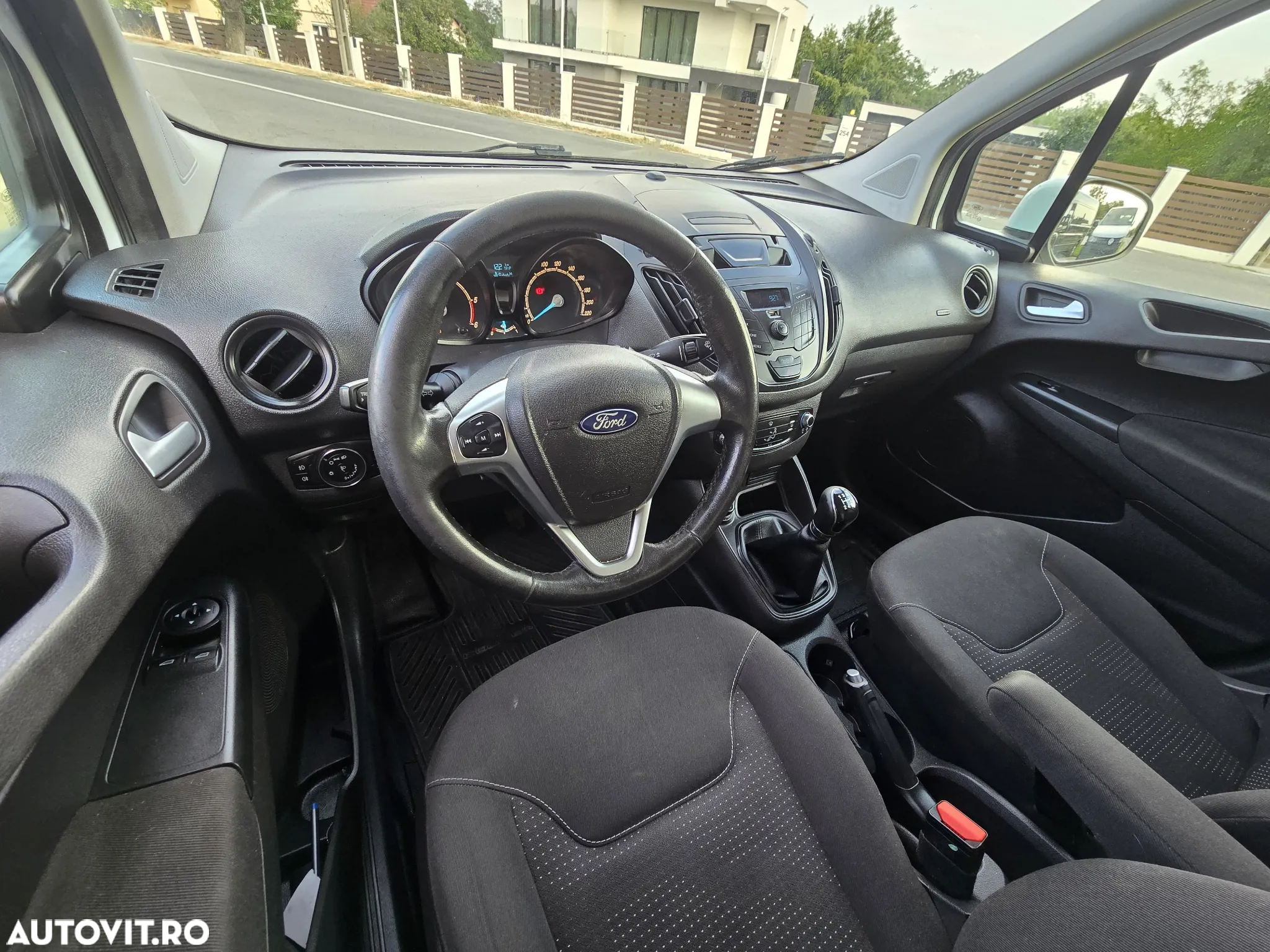 Ford Courier - 14