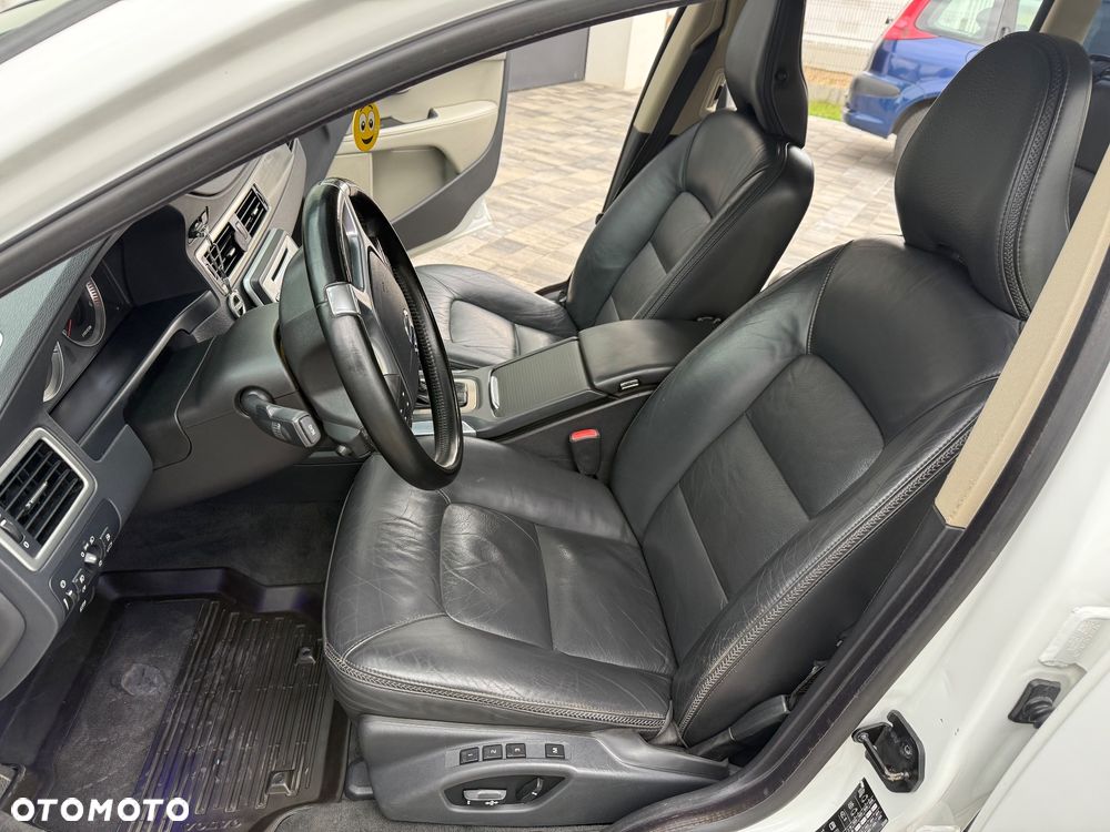 Volvo XC 70 D5 AWD Momentum - 6