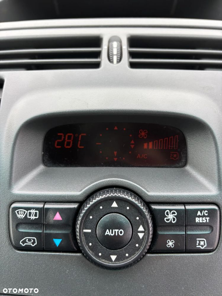 Mercedes-Benz Vito - 32
