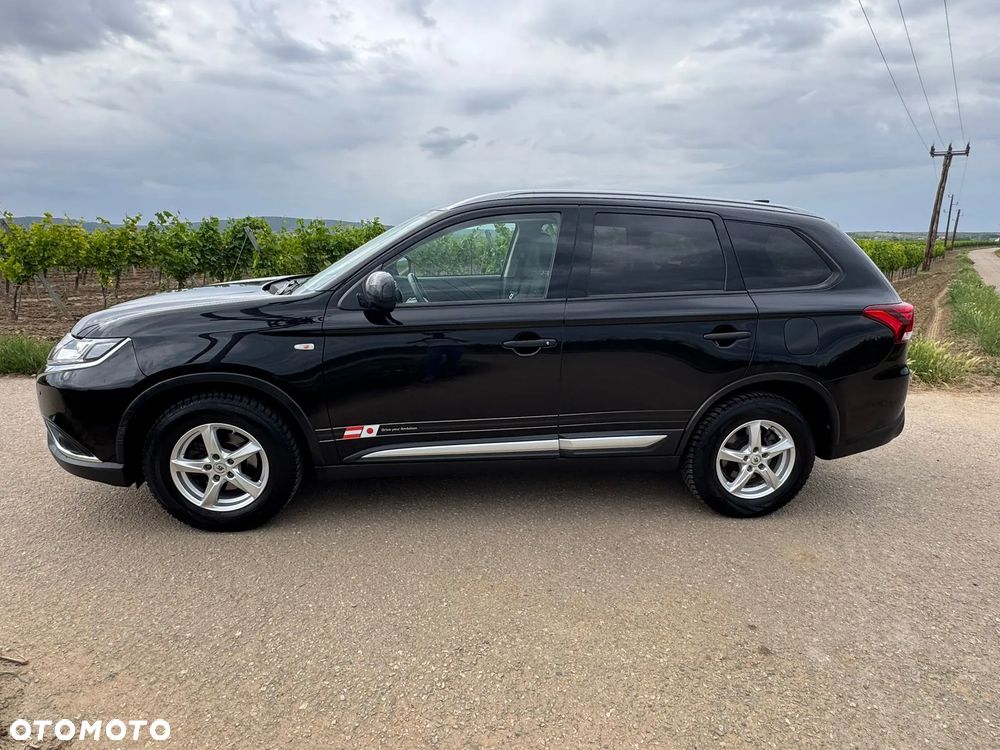 Mitsubishi Outlander 2.0 2WD Invite - 2