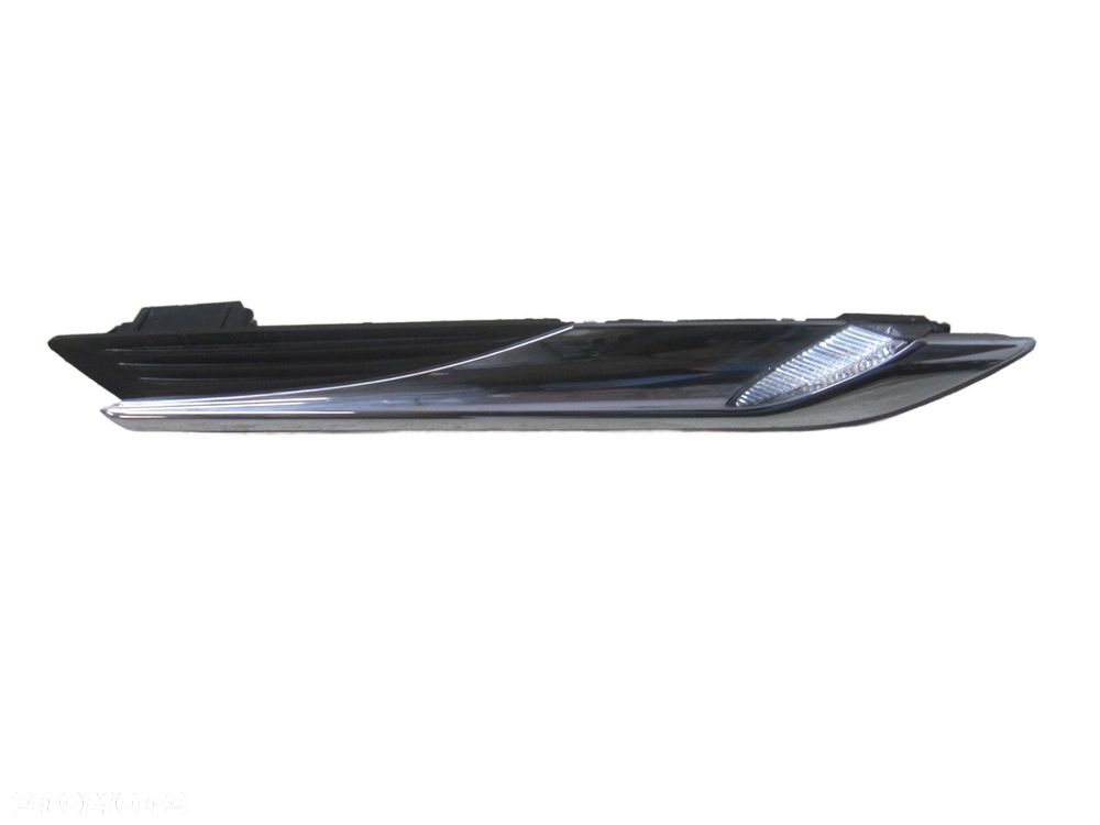 BMW F06 F12 MIGACZ BŁOTNIKA KIERUNKOWSKAZ PRAWY PRZÓD PRZEDNI 63137221860 - 1