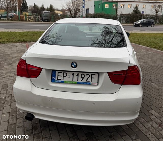 BMW Seria 3 318i - 5
