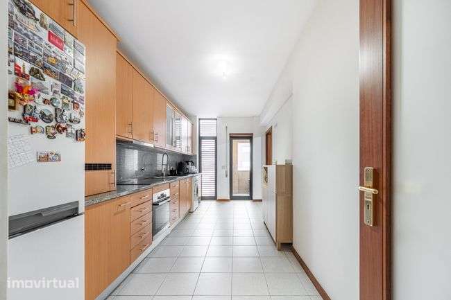 APARTAMENTO T3 COM ÁREAS GENEROSAS : Centralidade e conforto total - Grande imagem: 5/26